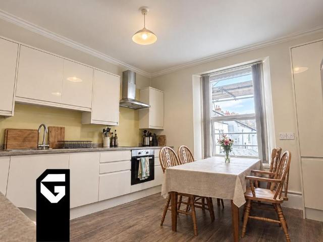 Regent Street, BS8 5 bed mews to rent £4,550 pcm £1,050 pw