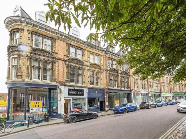 Regent Street, BS8 Studio to rent £995 pcm £230 pw