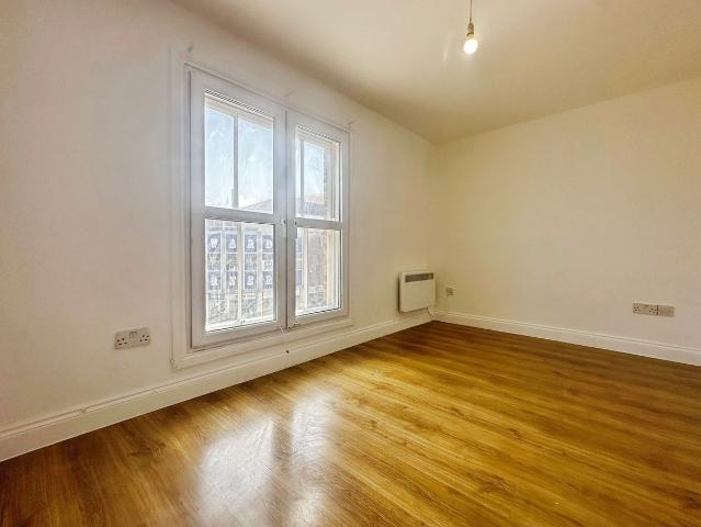 Regent Street, Hinckley, Leicestershire LE10, 2 bed flat to rent, £850 pcm | PrimeLocation