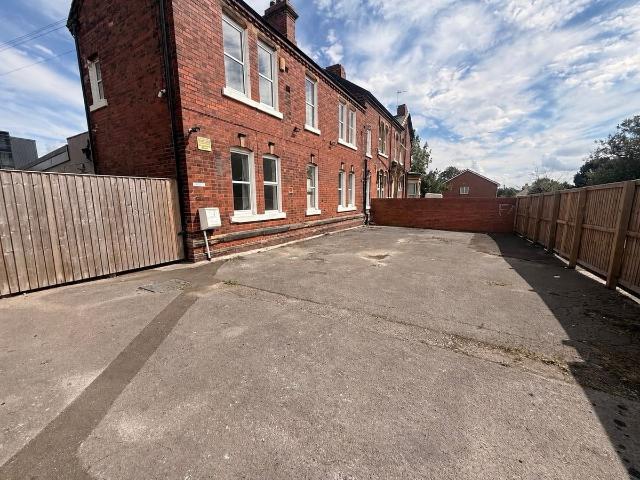 Regent Street, Wakefield WF1, 4 bed terraced house to rent, £1,000 pcm | PrimeLocation