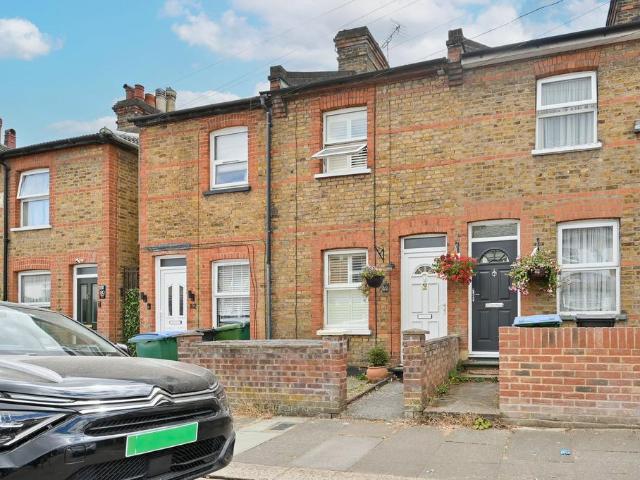 Regent Street, Watford, WD24 2 bed terraced house to rent £1,650 pcm £381 pw