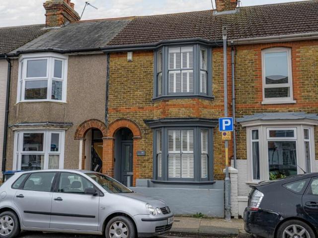 Regent Street, Whitstable, Kent, CT5 3 bed terraced house to rent £1,695 pcm £391 pw