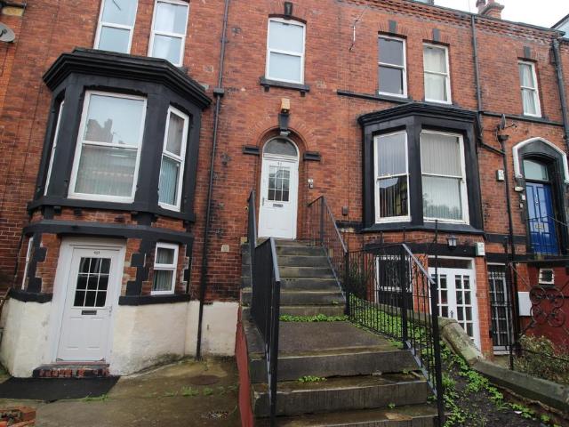 Regent Park Terrace, Leeds LS6 6 bed terraced house to rent £3,354 pcm £774 pw