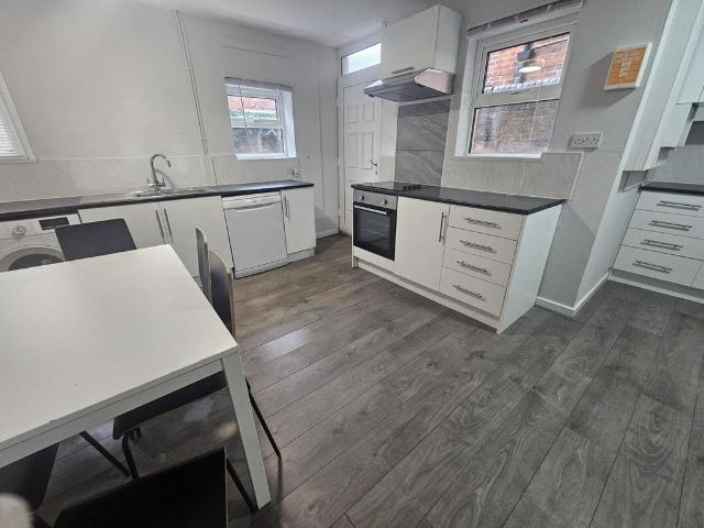 Regent Park Terrace, Leeds 8 bed house to rent £4,715 pcm £1,088 pw