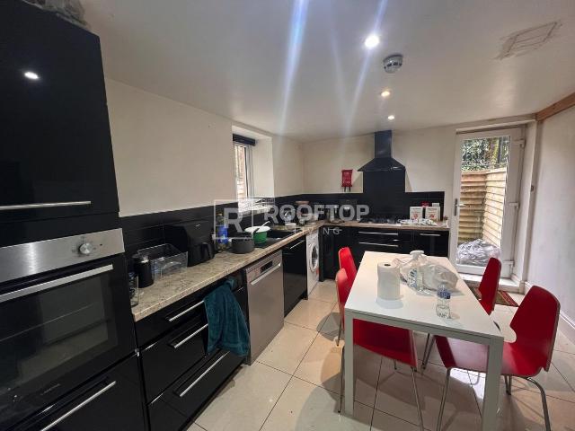 Regent Park Avenue, Leeds LS6, 4 bed shared accommodation to rent, £2,860 pppm | PrimeLocation