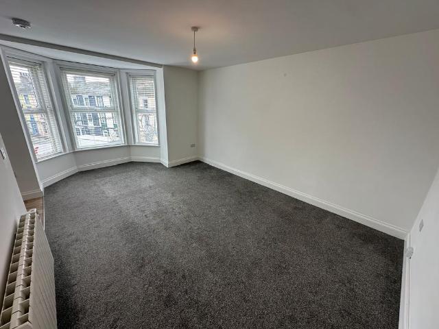 Regent Road, GREAT YARMOUTH 2 bed flat to rent £795 pcm £183 pw