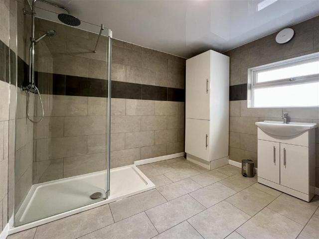 Regent Road, South Gosforth 2 bed apartment to rent £1,250 pcm £288 pw
