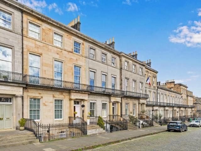 Regent Terrace, Calton Hill. 3 bed flat to rent £3,000 pcm £692 pw