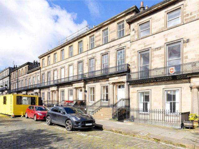Regent Terrace, Calton Hill, Edinburgh 3 bed apartment to rent £2,650 pcm £612 pw