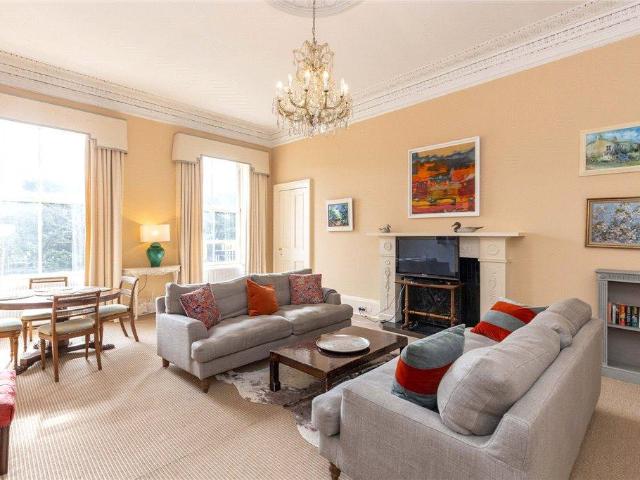 Regent Terrace, Calton Hill, Edinburgh 3 bed apartment to rent £2,800 pcm £646 pw
