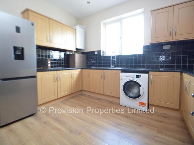 Regent Terrace, Hyde Park LS6 6 bed terraced house to rent £3,120 pcm £720 pw