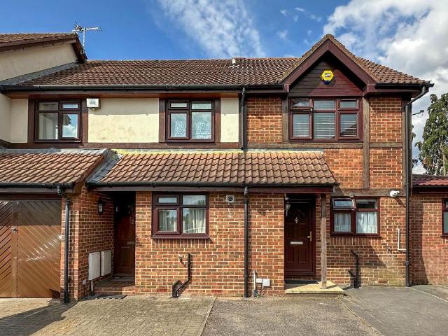 Regents Close, Hayes. UB4 4 bed terraced house to rent £2,700 pcm £623 pw