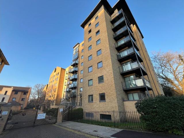 Regents Court, Victoria Way, Woking GU21, 2 bed flat to rent, £1,650 pcm | PrimeLocation