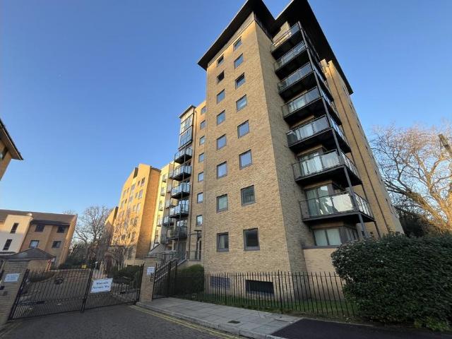 Regents Court, Woking GU21 2 bed apartment to rent £1,650 pcm £381 pw