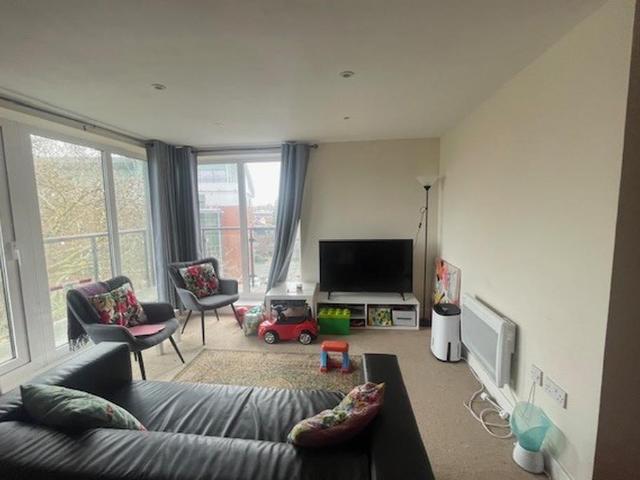 Regents Court, Woking GU21 2 bed apartment to rent £1,650 pcm £381 pw