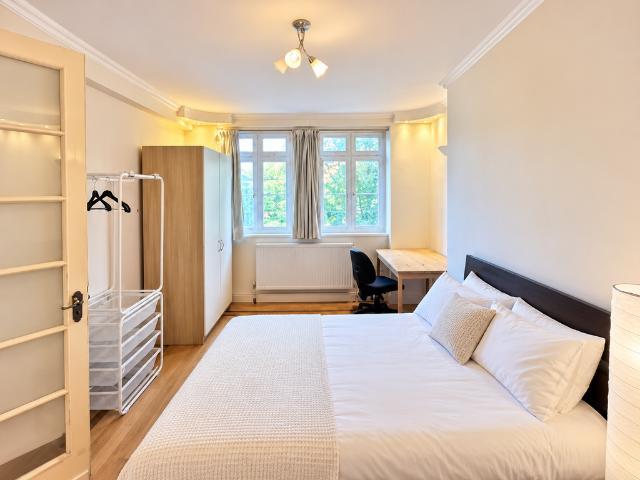 Regent's Park, London NW8 3 bed flat to rent £3,200 pcm £738 pw