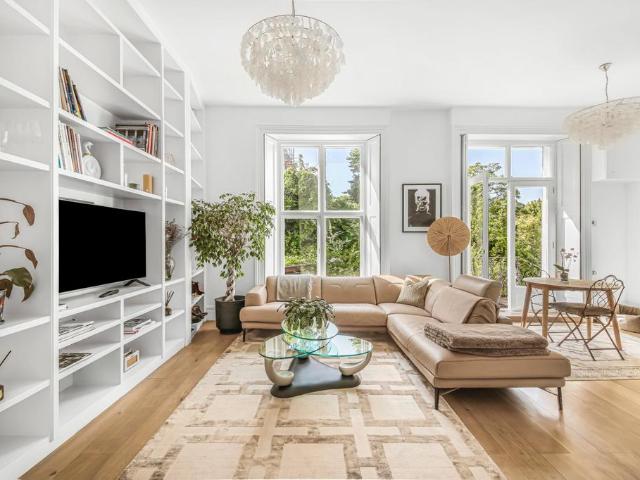Regents Park Road, Primrose Hill. 2 bed semi detached house to rent £9,000 pcm £2,077 pw