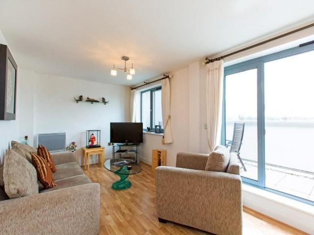 Regents Park Road, Regent's Park, London NW1, 2 bed flat to rent, £3,012 pcm | PrimeLocation