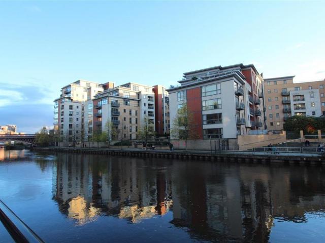Regents Quay, Bowman Lane, Leeds 2 bed flat to rent £1,350 pcm £312 pw
