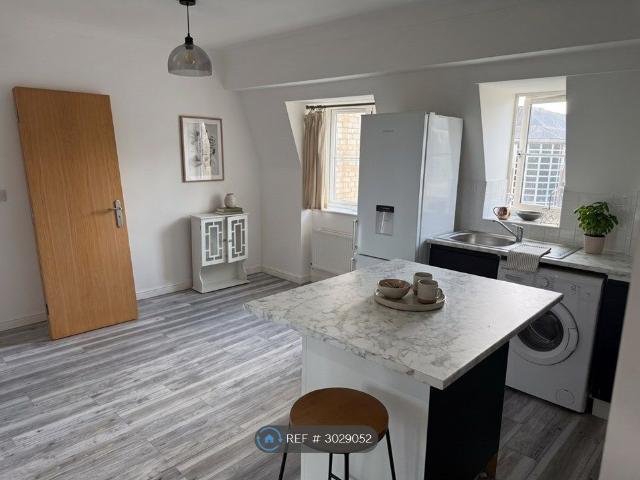Regents Riverside, Reading RG1, 2 bed flat to rent, £1,875 pcm | PrimeLocation