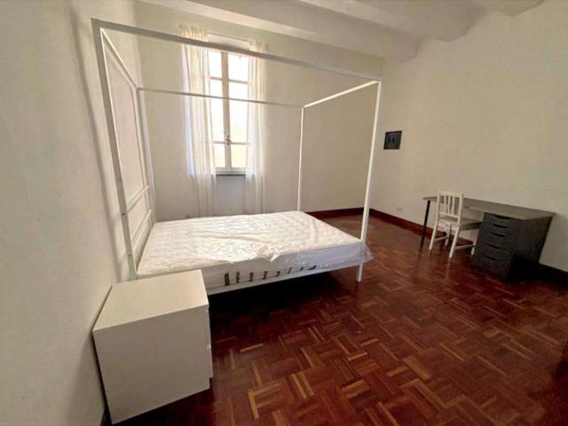 REGGIO E. STANZE IN APPARTAMENTO COMPLETAMENTE RISTRUTTURATO