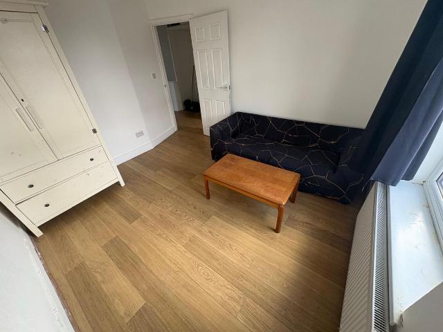Regina Road, Southall UB2, 3 bed flat to rent, £2,200 pcm | PrimeLocation