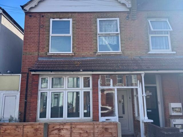 Regina Road, Southall UB2, 2 bed flat to rent, £1,900 pcm | PrimeLocation
