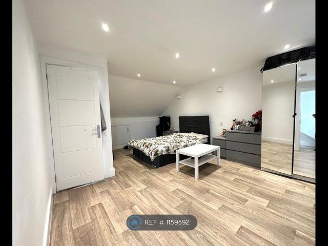 Reginald St, Luton LU2, 2 bed flat to rent, £1,350 pcm | PrimeLocation