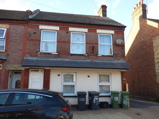 Reginald Street, Luton LU2, 2 bed maisonette to rent, £1,275 pcm | PrimeLocation