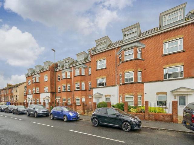 Regis Gate, Bognor Regis 1 bed flat to rent £810 pcm £187 pw
