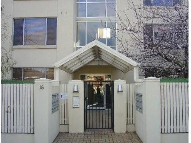 Register to Inspect / Low Maintenance Living in the Heart of Yarraville