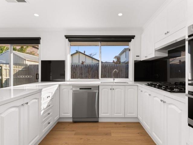 Register to Inspect / Spacious Home in the Heart of Altona