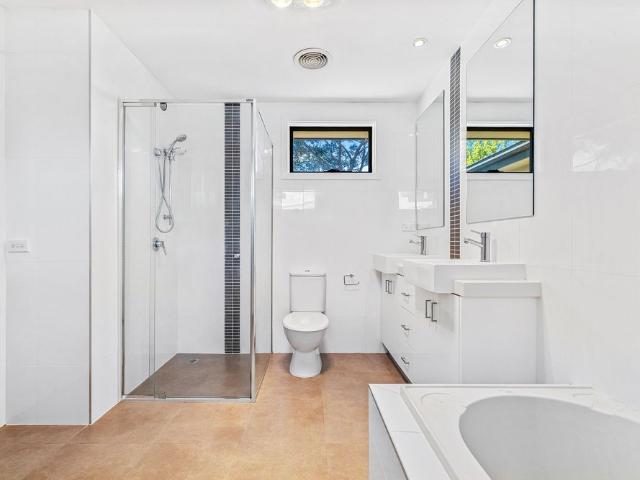 PROPERTY LEASED NO FURTHER INSPECTIONS BARRY PLANT FRANKSTON 9781 3100