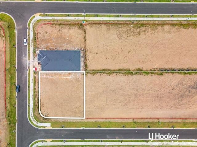 Registered large block in Fairways North!