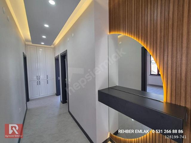 REHBER EMLAK'TAN ÖZKAYA YAPI GÜVENCESİYLE 130 M2 ULTRA LÜKS 3+1