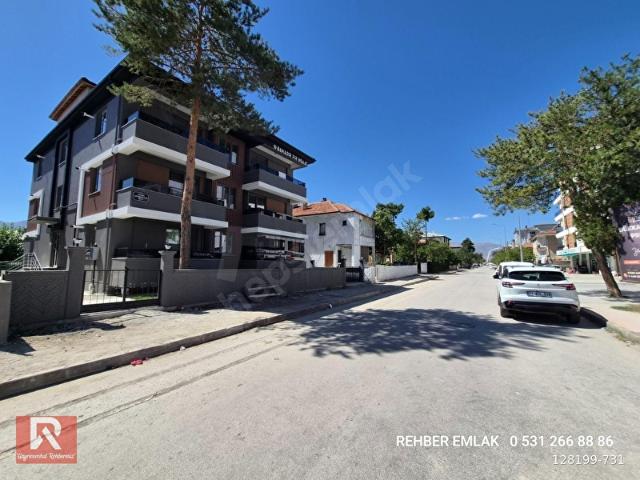 REHBER EMLAK ŞEHİR MERKEZDE KİRALIK 1+1SIFIR DAİRE BALKONLU 61M2
