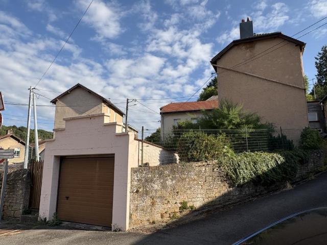 Réhon 54430 – Maison de village avec garage, jardin et grenier aménageable