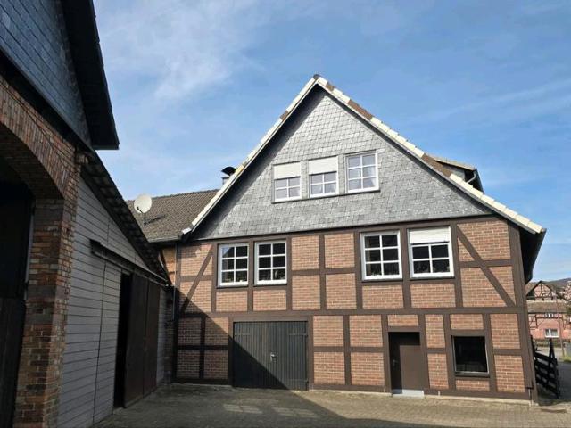 Reitanwesen mit Halle & 1,7ha 30Jahre gesichert 400m2 Wohnen