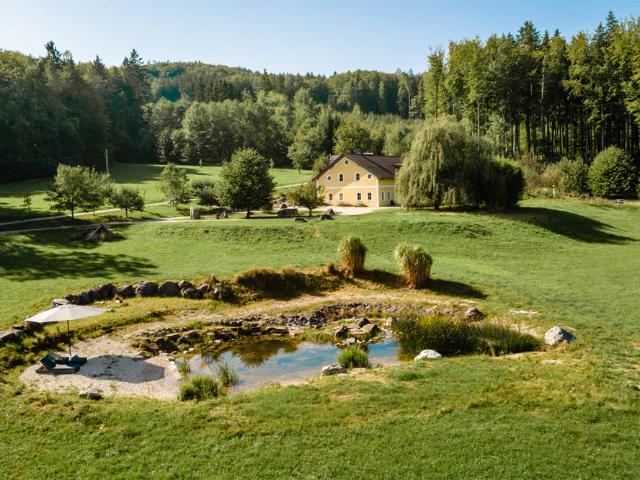 Reiterparadies mit Schwimmteich in der Nähe von Gmunden