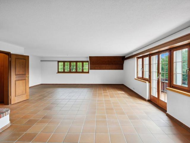 Reithof mit 4 5 Boxen und Reithalle