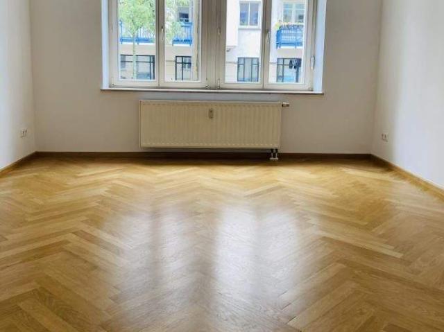 Reizende Familienwohnung mit Balkon und WohnkÃ¼che in unmittelbarer ElbnÃ¤he!