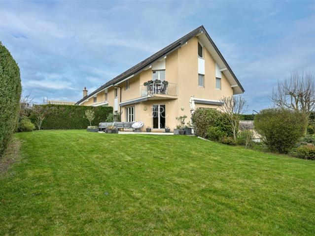 Reizvolles Doppelhaus in einer ruhigen Nachbarschaft in Terre Sainte