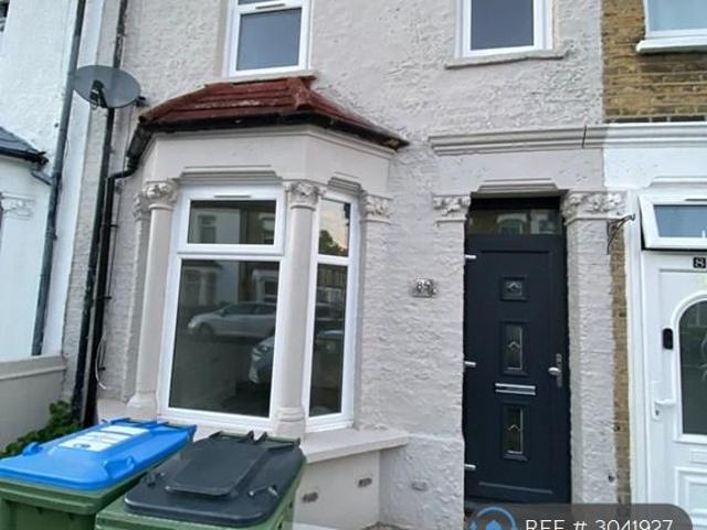 Reidhaven Road, London, SE18 2 bed terraced house to rent £2,050 pcm £473 pw