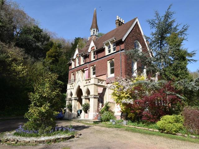 Reigate Hill, Reigate RH2, 3 bed flat to rent, £2,200 pcm | PrimeLocation