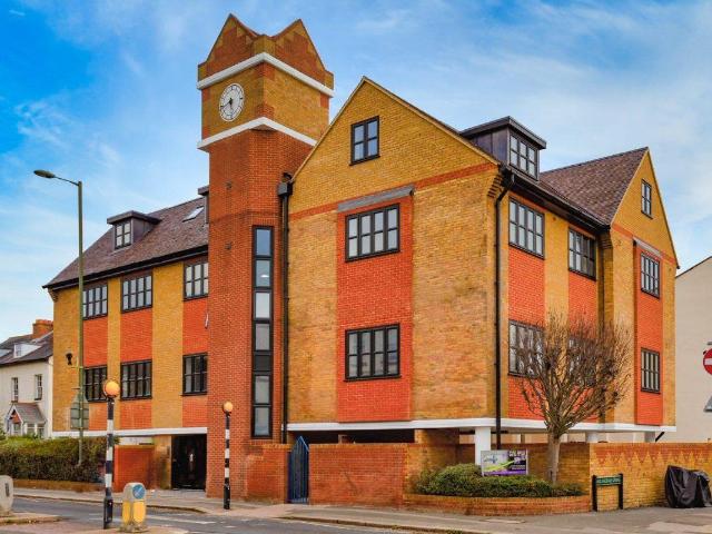 Reigate Hill, Reigate RH2, 1 bed flat to rent, £1,425 pcm | PrimeLocation