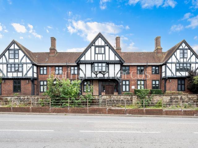 Reigate Road, EPSOM 1 bed apartment to rent £1,300 pcm £300 pw