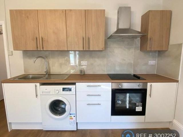 Reigate Road, Reigate, RH2 1 bed flat to rent £1,300 pcm £300 pw