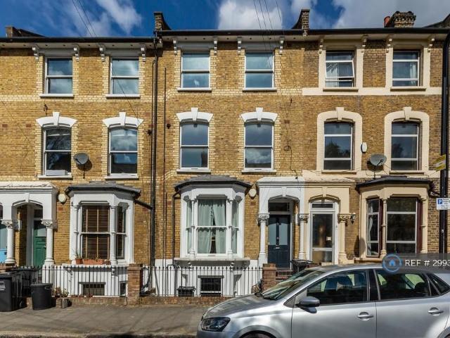 Reighton Road, London, E5 4 bed flat to rent £4,120 pcm £951 pw