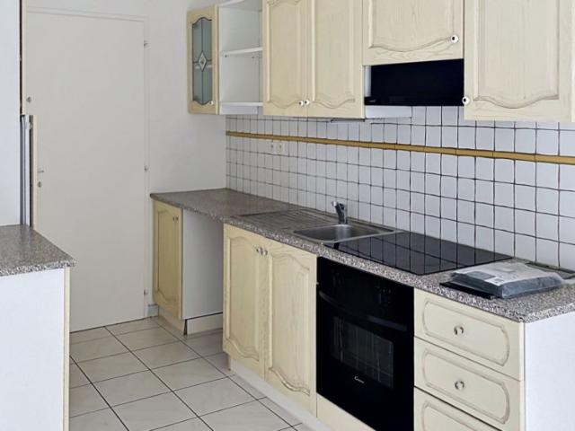 REIGNIER CENTRE Spacieux T4 avec balcon, garage et accès