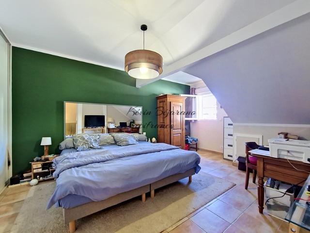 REIGNIER ÉSERY – Maison mitoyenne 105 m² – 3 chambres – jardin – double garage